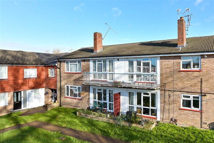 2 Bedroom Flat For Sale In Long Walk, Epsom, Surrey, KT18