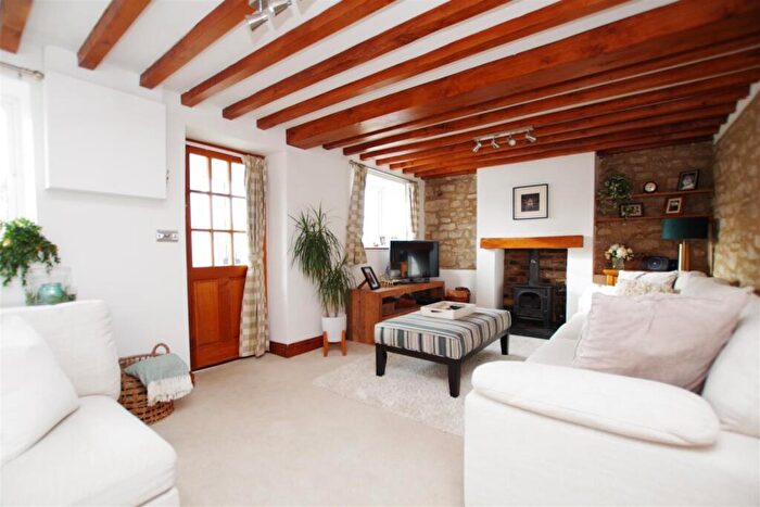 2 Bedroom Cottage To Rent In High Street, Wanborough, Swindon, SN4