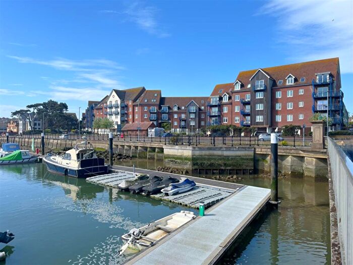2 Bedroom Apartment For Sale In Corscombe Close, Weymouth, DT4