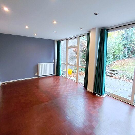 4 Bedroom End Terrace House To Rent In Ashbourne Close, Woodside Park, London, N12