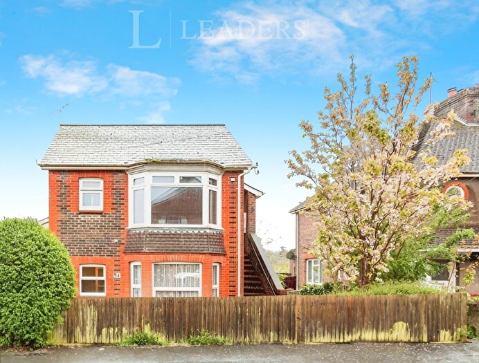 1 Bedroom Flat To Rent In New England Road, Haywards Heath, RH16