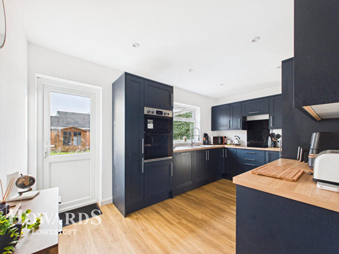 4 Bedroom Detached Bungalow For Sale In Pound Farm Drive, Lowestoft, NR32