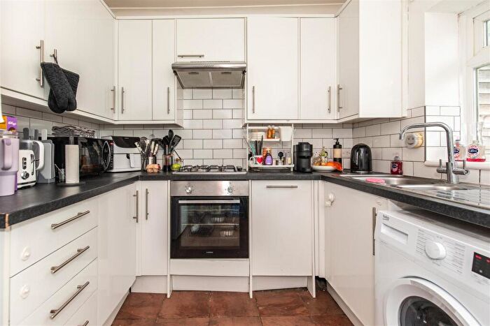 3 Bedroom Flat To Rent In Milner Road, Brighton, BN2