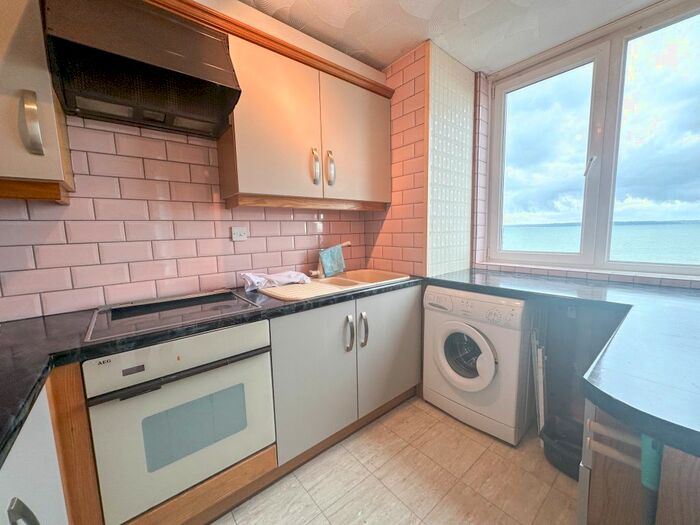 2 Bedroom Flat To Rent In Marine Parade West, Lee-On-The-Solent, PO13