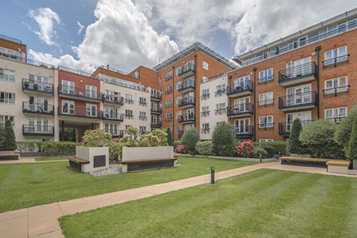 2 Bedroom Flat To Rent In Royal Quarter, Kingston Upon Thames, KT2