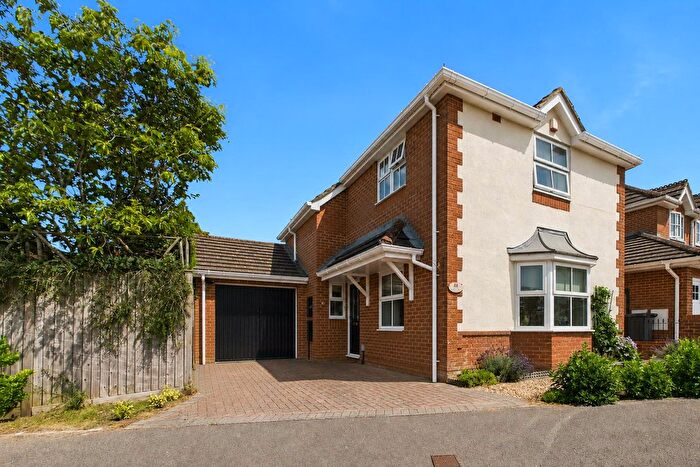3 Bedroom Detached House For Sale In Chatsworth Green, Hatch Warren, Basingstoke, Hampshire, RG22