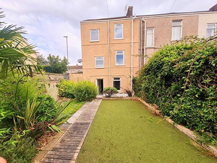 4 Bedroom Property To Rent In Queen Victoria Road, Llanelli, SA15