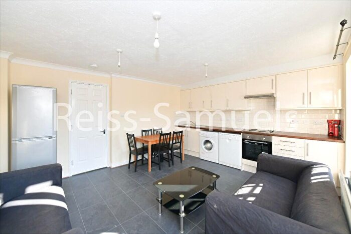 5 Bedroom Town House To Rent In Cahir Street, London, E14