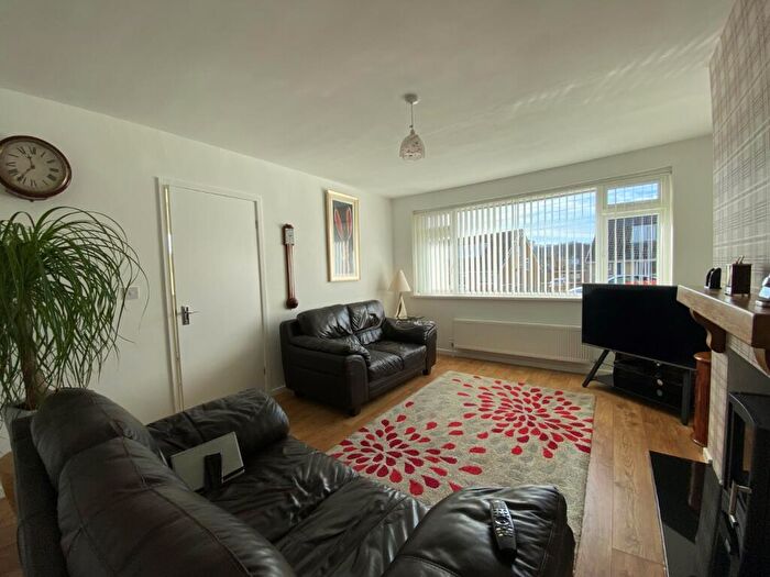 2 Bedroom Bungalow For Sale In Markfield Avenue, Low Moor, Bradford, BD12