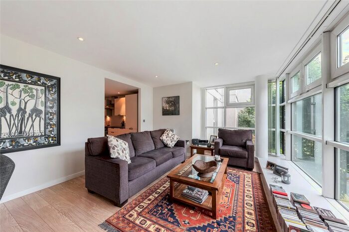 2 Bedroom Flat To Rent In Phoenix Way, Wandsworth, London, SW18