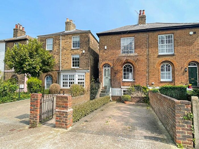 3 Bedroom Semi Detached House For Sale In South Hill Road, Gravesend, Kent, DA12