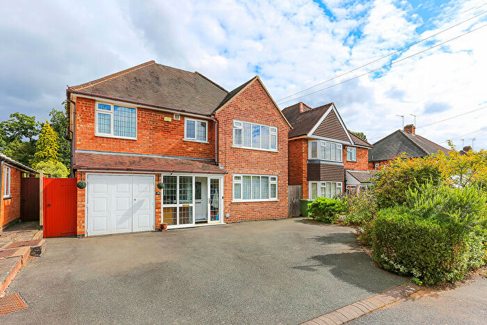 4 Bedroom Detached House For Sale In Cambridge Avenue, Solihull, B91