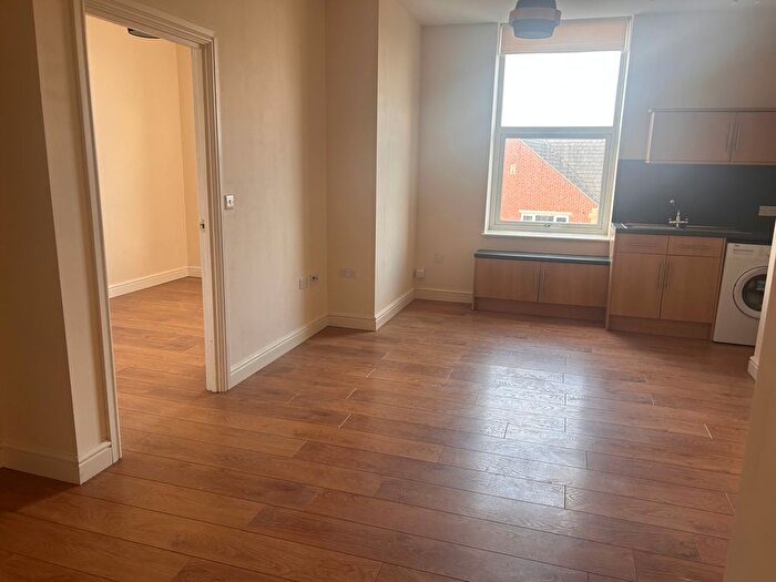 1 Bedroom Flat To Rent In Fall Lane, Wakefield, WF3