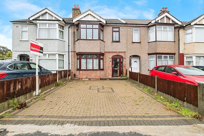 3 Bedroom Terraced House For Sale In Havering Road, Romford, RM1