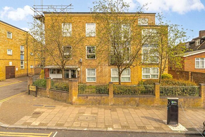 2 Bedroom Flat For Sale In Jubilee Close, Harlesden, NW10