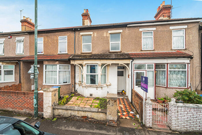 3 Bedroom Terraced House For Sale In Gilbert Road, Belvedere, Bexley, DA17
