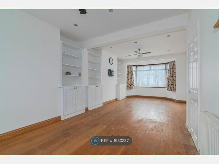 5 Bedroom Terraced House To Rent In Downshall Avenue, Ilford, IG3