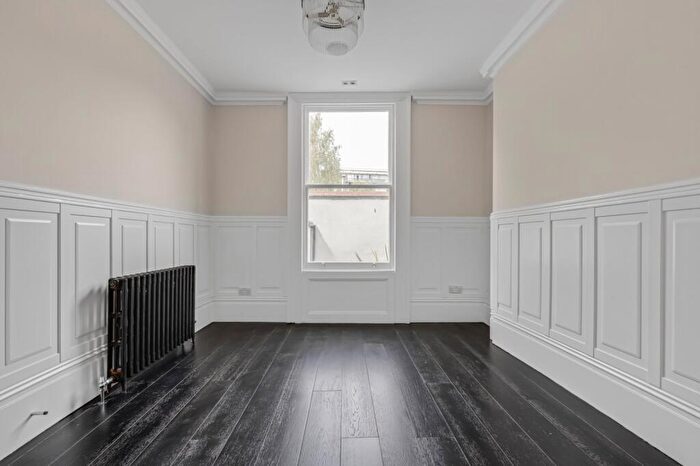 4 Bedroom Terraced House For Sale In Shepherdess Walk, Islington, London, N1 - Photo 2