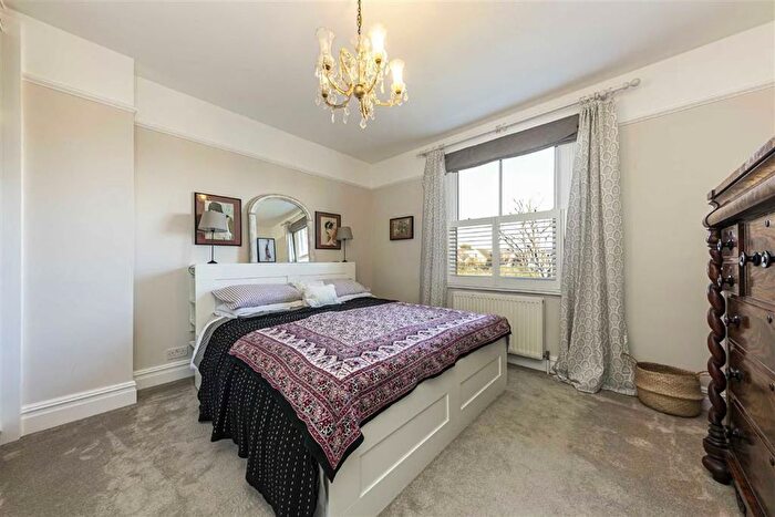 5 Bedroom Property To Rent In Kingston Lane, Teddington, TW11
