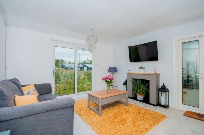 1 Bedroom Detached Bungalow For Sale In The Reservoir, Surfleet, Spalding, PE11