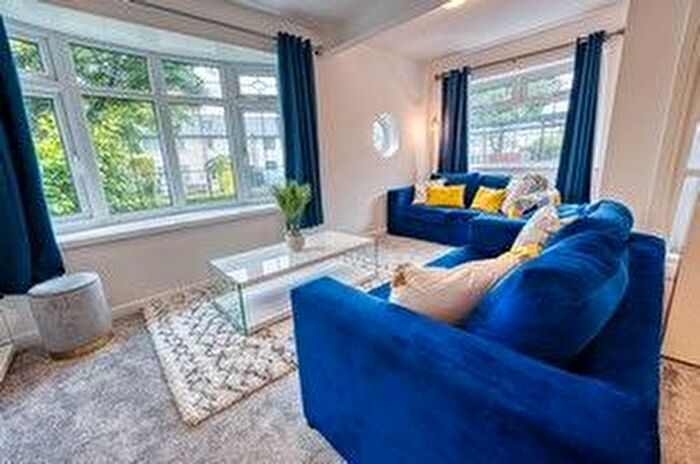 3 Bedroom Semi-Detached House To Rent In Hobs Road, Wednesbury, WS10