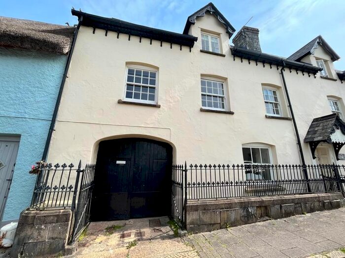 1 Bedroom Flat To Rent In Market Street, Hatherleigh, Okehampton, EX20