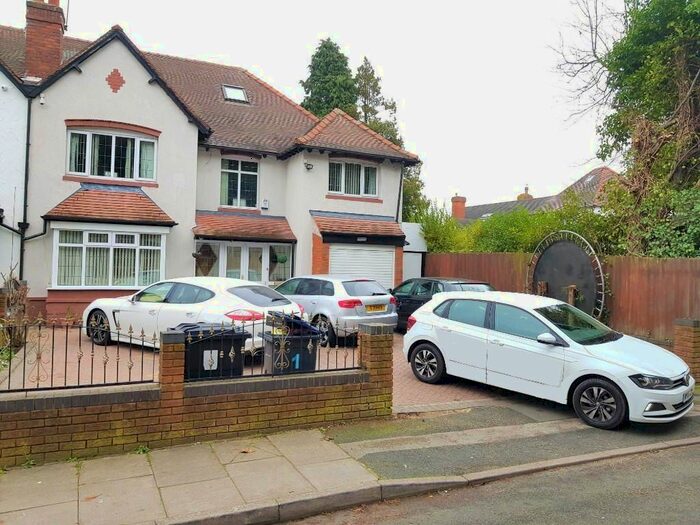 7 Bedroom Semi-Detached House To Rent In West Drive, Handsworth, B20