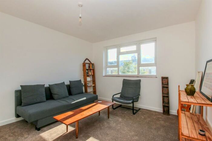 1 Bedroom Apartment To Rent In Trinder Road, N19