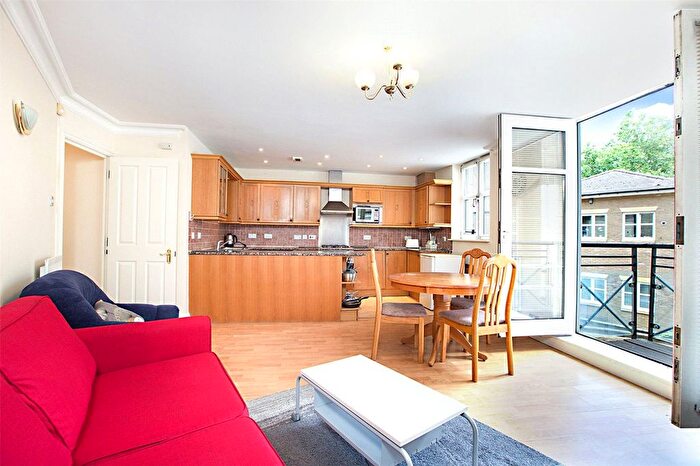 3 Bedroom Flat To Rent In Lapwing Court, Swan Street, London, SE1