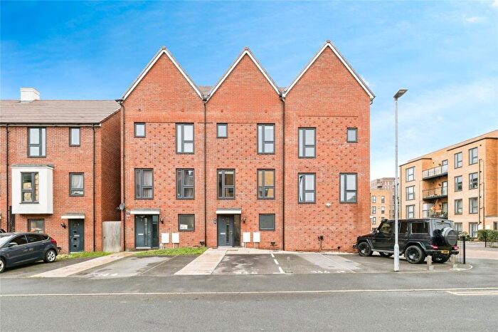 3 Bedroom Terraced House For Sale In Maiden Way, Rainham, Essex, RM13