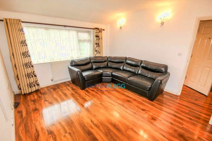 2 Bedroom Flat To Rent In Rokesby Road, Slough, SL2