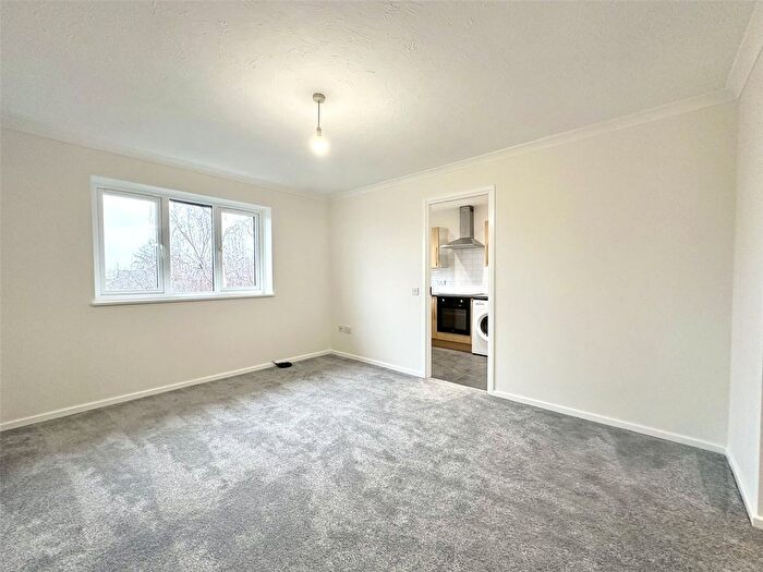 1 Bedroom Flat For Sale In Louvain Road, Greenhithe, Kent, DA9