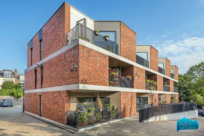 2 Bedroom Apartment To Rent In Pinnacle Close, Muswell Hill, London, N10