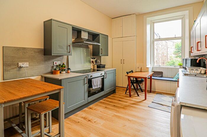 3 Bedroom Flat To Rent In Buckingham Street, G12