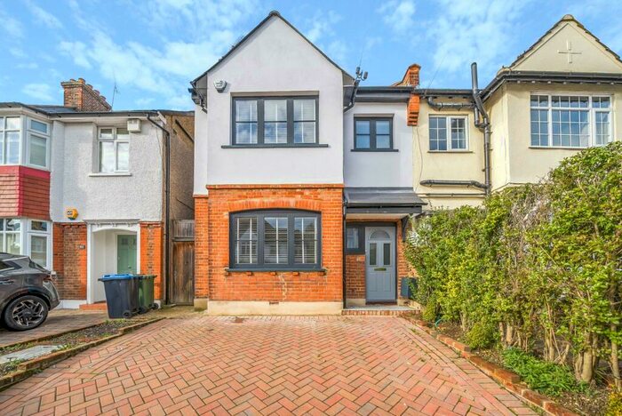 4 Bedroom Semi-Detached House To Rent In Gloucester Road, Kingston Upon Thames, KT1