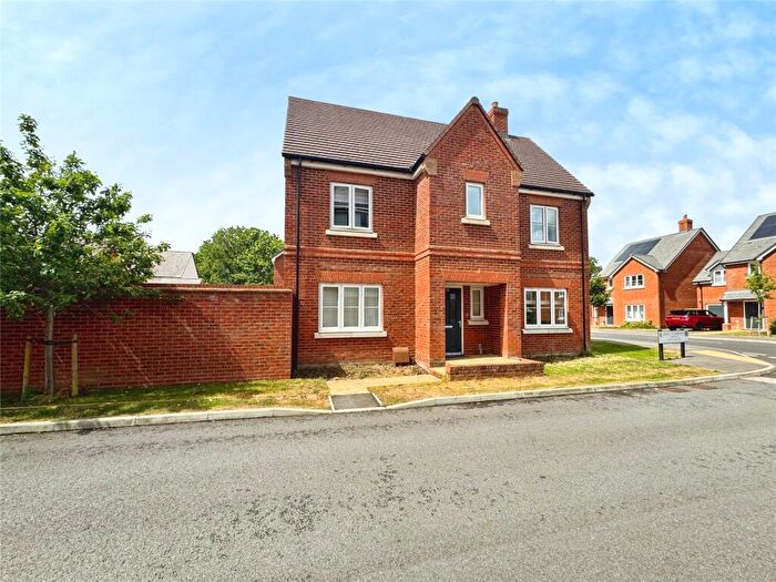 3 Bedroom Semi-Detached House For Sale In Great Stones Way, Ash, Aldershot, Surrey, GU12