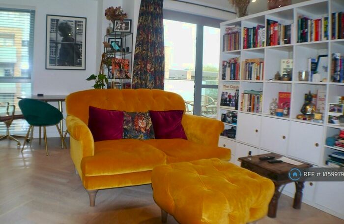 Studio To Rent In Cross Lane, London, N8