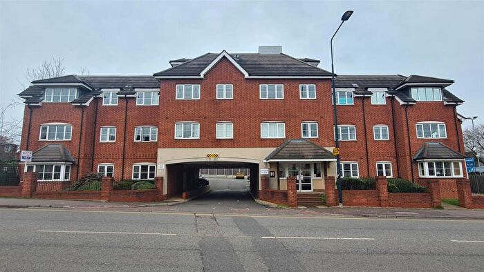 2 Bedroom Flat For Sale In Park Street, Aylesbury, Buckinghamshire, HP20
