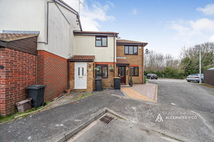 2 Bedroom Terraced House To Rent In Readers Close, LU6