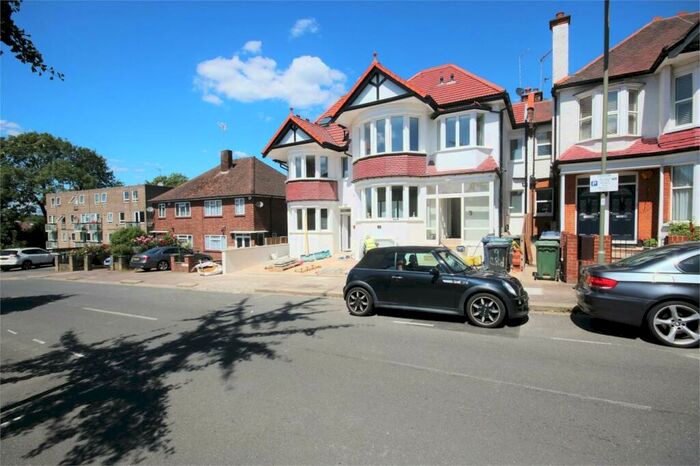 2 Bedroom Flat To Rent In Avondale Avenue, London, N12