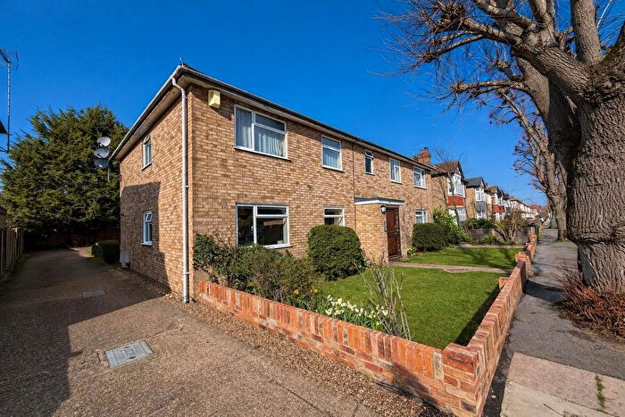 2 Bedroom Flat For Sale In St Hildas Avenue, Ashford, TW15