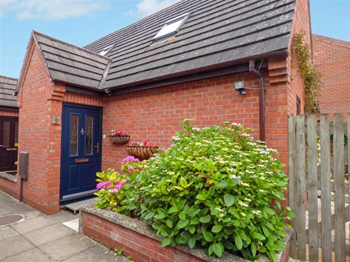 2 Bedroom Semi Detached House For Sale In Darlingscote Road, Shipston-On-Stour, CV36