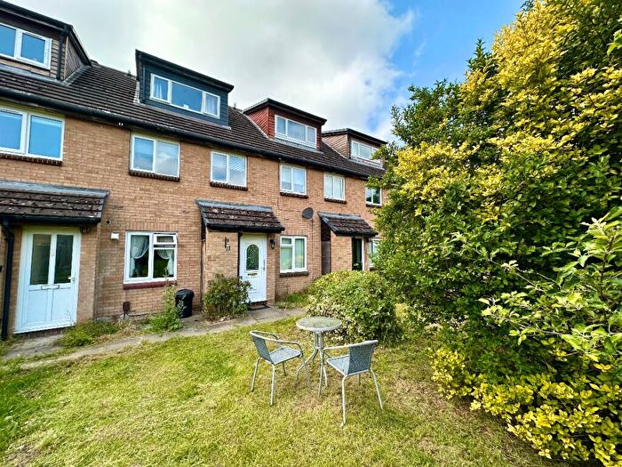 2 Bedroom Maisonette To Rent In Cornflower Way, Romford, RM3