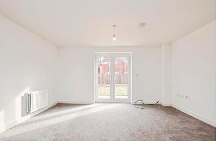 3 Bedroom Link Detached House To Rent In Brierley Hill Road, Stourbridge, DY8