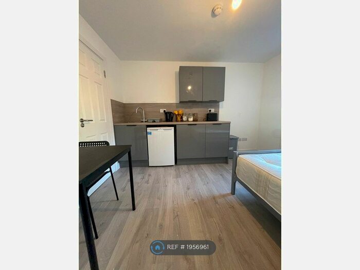 Studio To Rent In Lordship Lane, London, N22