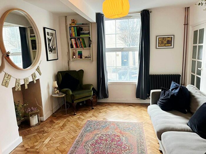 4 Bedroom Town House For Sale In London Road, Stroud, GL5