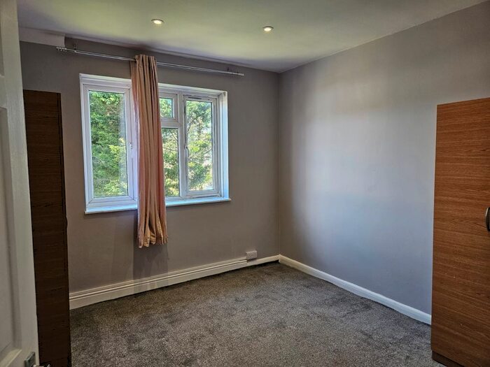 2 Bedroom Maisonette To Rent In Bynes Road, South Croydon, Surrey., CR2