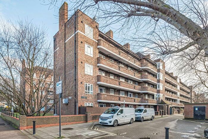 3 Bedroom Flat For Sale In Australia Road, Shepherds Bush, W12