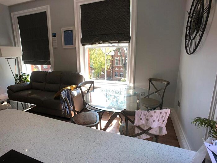 2 Bedroom Apartment To Rent In Flat Hanover House, Clarendon Road, Leeds, LS2