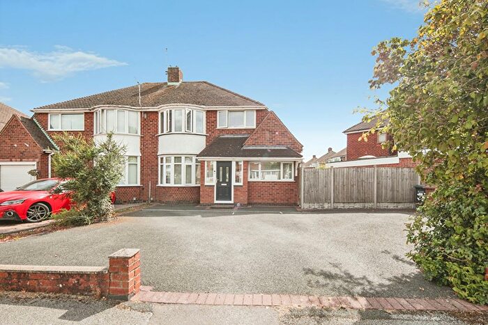 3 Bedroom Semi Detached House For Sale In Windleaves Road, Birmingham, West Midlands, B36